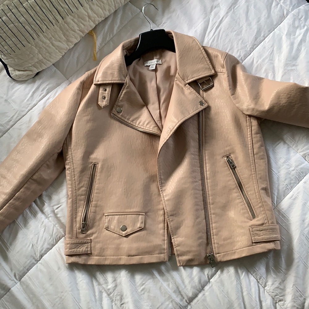 Very pale pink